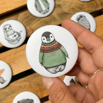 Magnetbutton | Kühlschrankmagnet | 55 mm | Pinguin Fabi Winterpulli